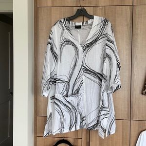 Women’s linen blend top in 1X